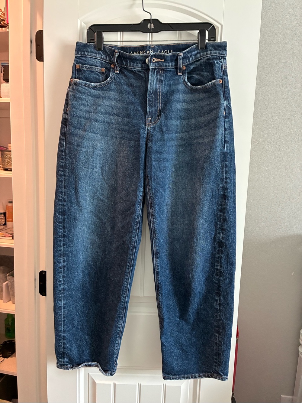 American Eagle Outfitters sz 6 barrel Jeans in Dark Blue Wash